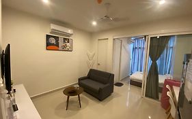 Kota Kinabalu City The Shore - Lucky 7 Homestay
